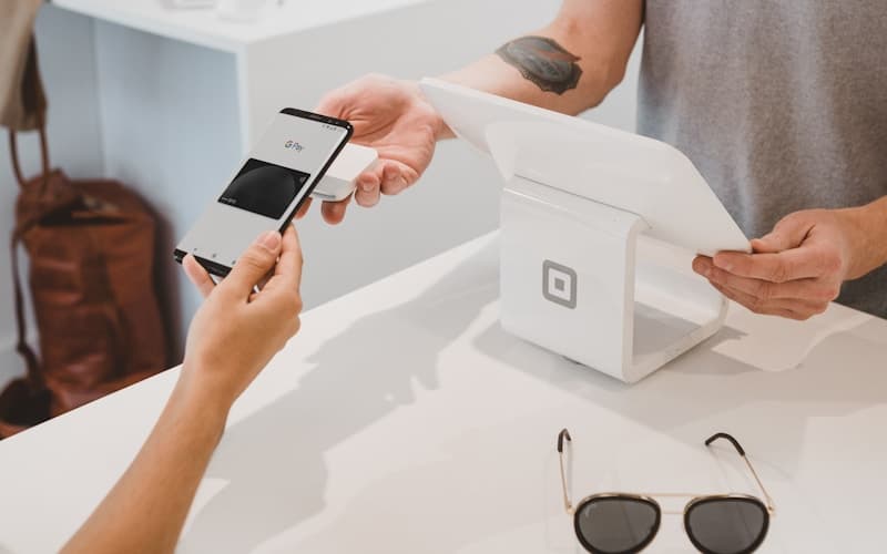 POD vs Traditional eCommerce: Which is Right for You?